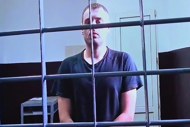 Подсудимый слушает вынесение приговора