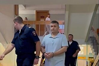 Александр Власов