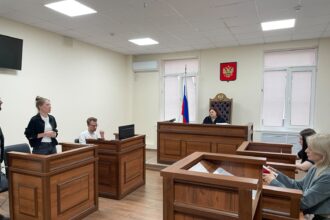 Судебное заседание по иску жителей Юбилейного микрорайона к мэру Евгению Наумову из-за строительства храма