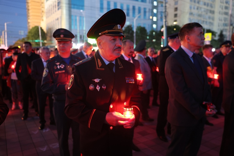 Олег Агарков с лампадкой