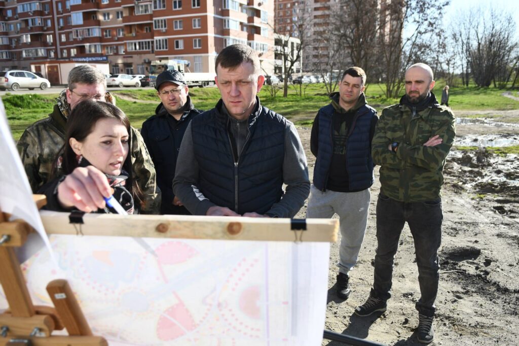 Наумов на стройке