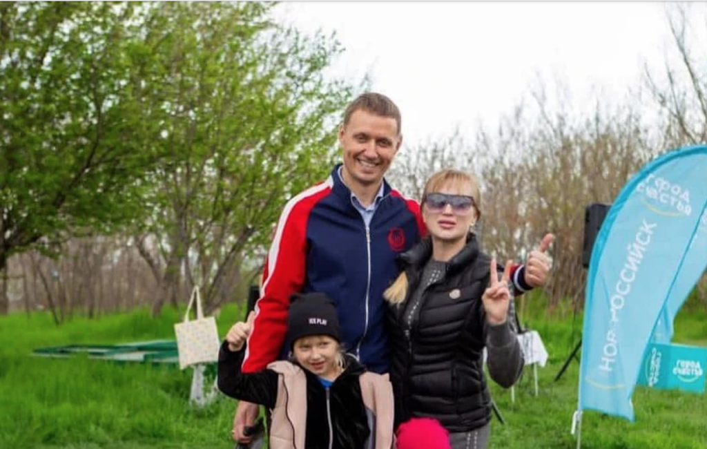 Алексей Кравченко, его жена Елена и дочери