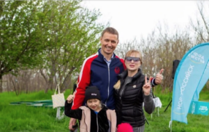 Алексей Кравченко, его жена Елена и дочери
